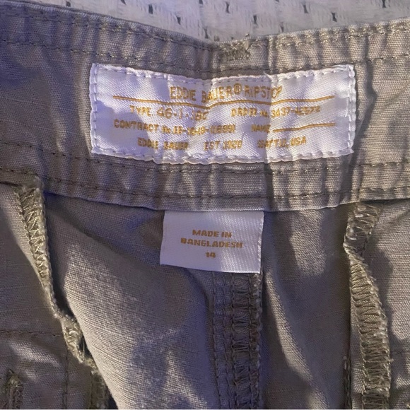 Eddie Bauer Rip Stop women’s Size 14 Large Tan Cargo Cropped Flood Hiking Pants - Picture 3 of 5